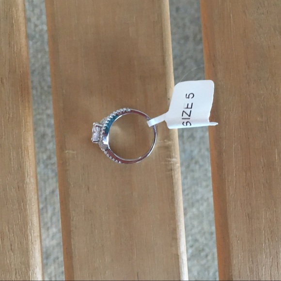 NWT Silvertone CZ Cubic Zirconia Halo Ring Size 5 - Picture 6 of 8